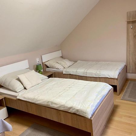 Vincze Vendeghaz Hotel เคอร์เมนด์ ภายนอก รูปภาพ
