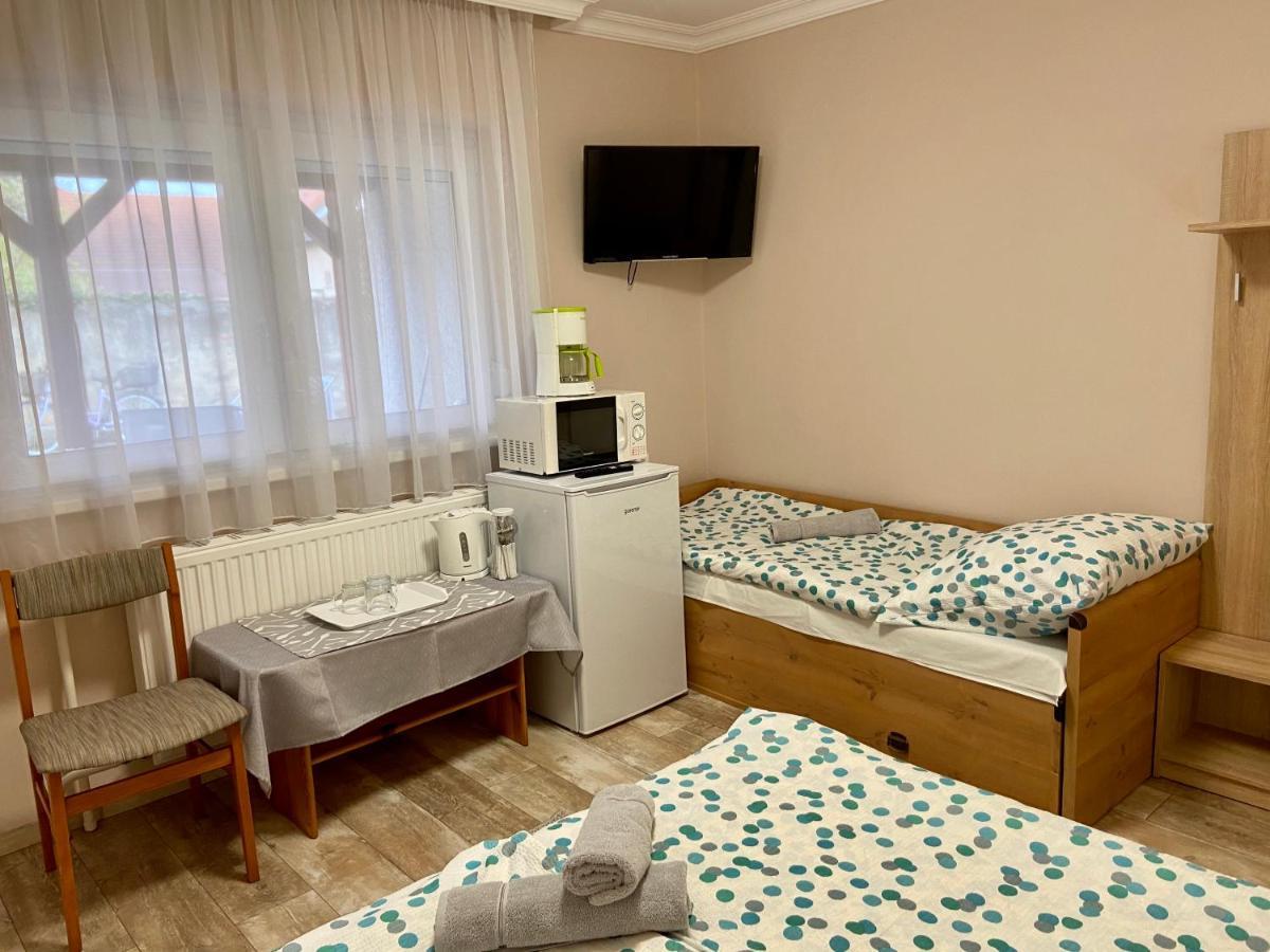 Vincze Vendeghaz Hotel เคอร์เมนด์ ภายนอก รูปภาพ