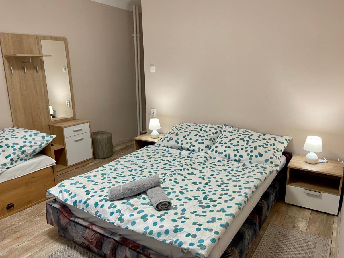 Vincze Vendeghaz Hotel เคอร์เมนด์ ภายนอก รูปภาพ